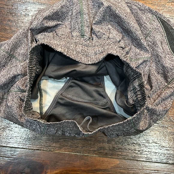 🪩Grey Lululemon Hotty Hots! Size 4! 4inch inseam! Like new!🪩 - Picture 9 of 12